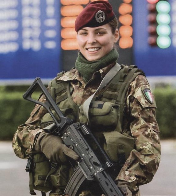 military_woman_italy_army